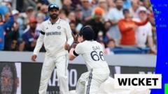 Smith dismissed by brilliant relay catch