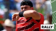 Draper hits brilliant winner to win first set at Queen’s