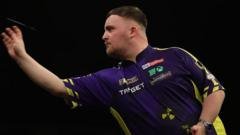 Impressive Littler eases into Matchplay last 16